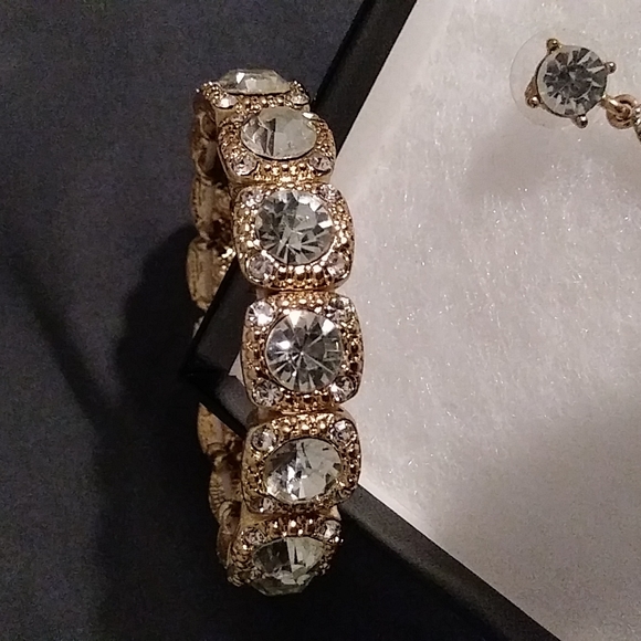 Stunning 3 Piece Set CZ Bracelet and Earrings Boxed - Picture 3 of 8